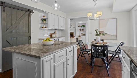 314 Lamplighter Ln SE