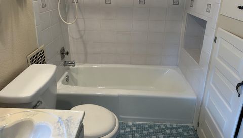 2511 Washington St NE