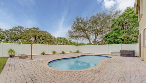 5012 Victoria Cir