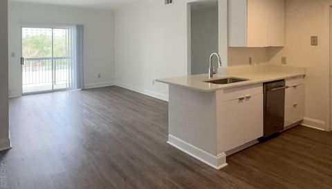 1075 Peachtree Walk NE