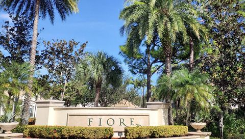 2204 Myrtlewood Cir E