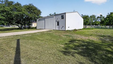 7228 Emerald Dr