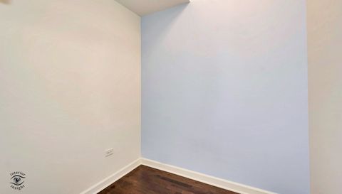 845 N KINGSBURY Street