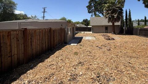 3225 Sheffield Pl