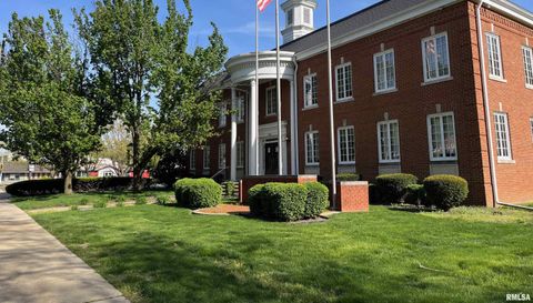 1028 W South Grand Avenue