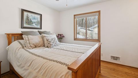 5833 Creek Valley Rd