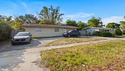 215 Huron Pl