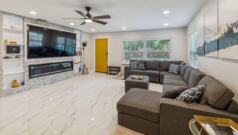 1102 E River Cove St