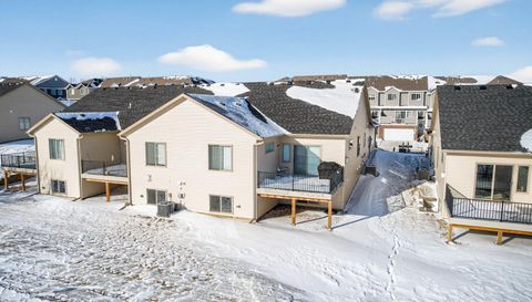 698 Shardlow Place NE