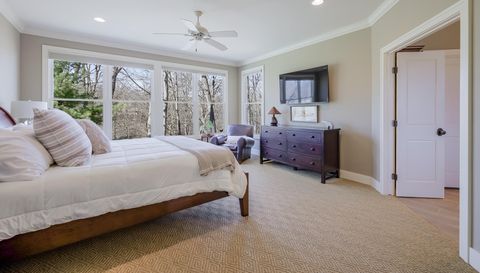 4209 N Oak Pointe Ct NE