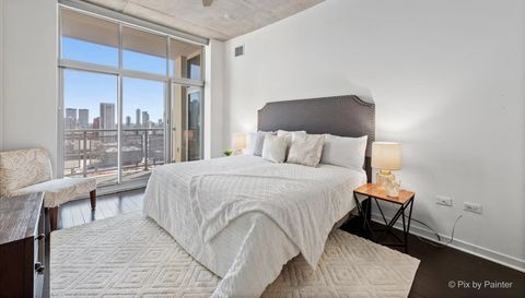 700 N LARRABEE Street