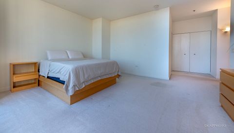 1600 S Prairie Avenue