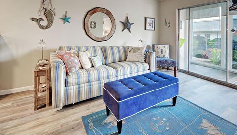 1400 Tarpon Center