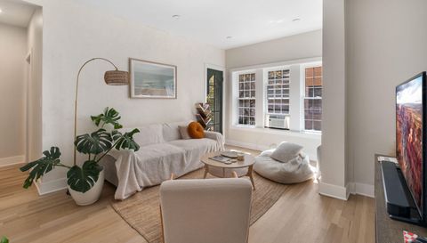 4320 N Clarendon Ave