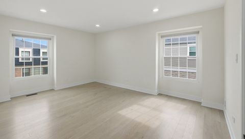 2198 N Oakbrook Circle