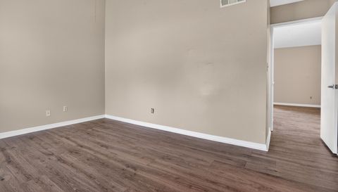 1464 A NE PINE LOG RD