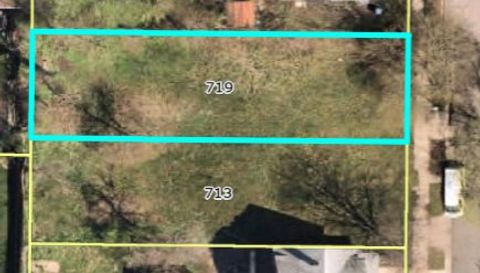 719 Russell Avenue N