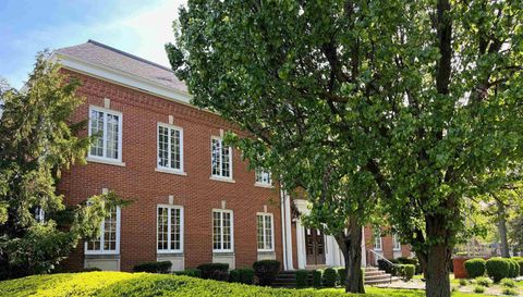 1028 W South Grand Avenue