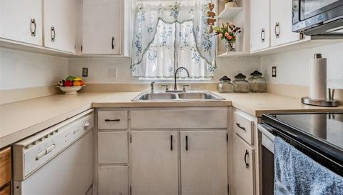 7210 N MANHATTAN AVENUE