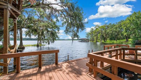 996 NW SCENIC LAKE DRIVE