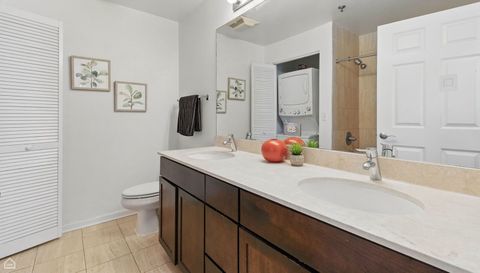 1134 W Granville Avenue