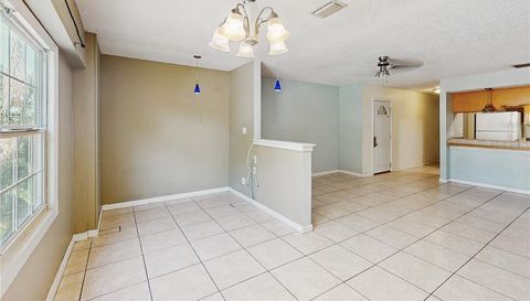 117 N MERCURY AVENUE