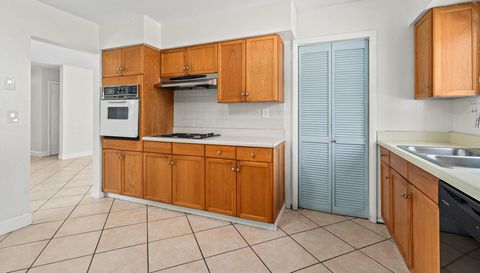 522 Wilshire Dr