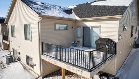 698 Shardlow Place NE