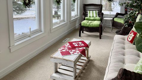 1017 Fox Knoll Dr SW