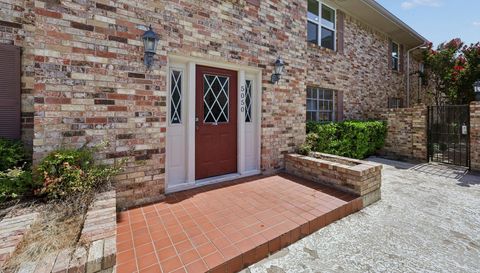 5050 Matilda St #225
