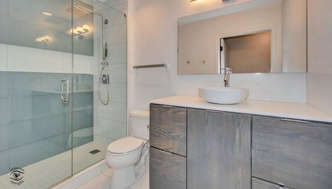 845 N KINGSBURY Street