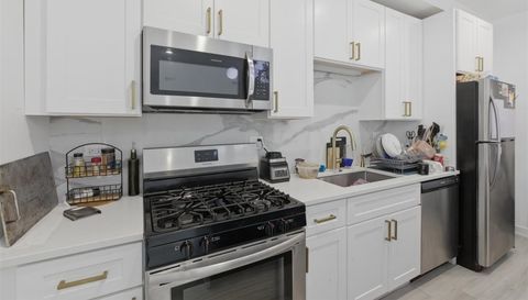 4939 N St. Louis Avenue