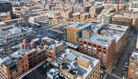 913 W Van Buren Street