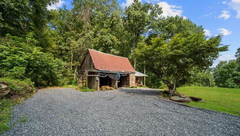 1218 Sweet Creek Rd