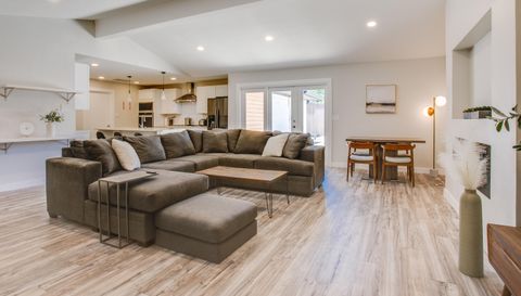 2760 N Hillbrier Cir