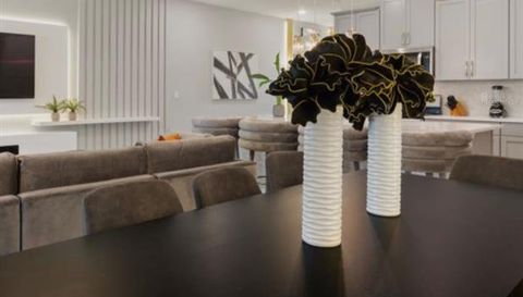 1692 TROPICAL PALMS CIRCLE