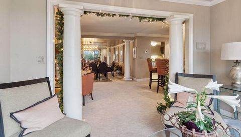 3076 Lexington Avenue N