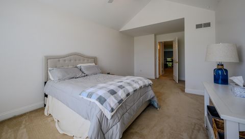 44896 Broadmoor Cir S