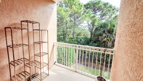 2204 Myrtlewood Cir E