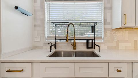 1102 E River Cove St