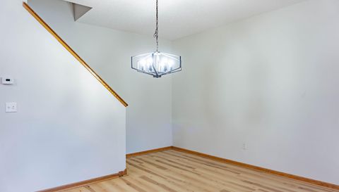 1122 Crystal Place W