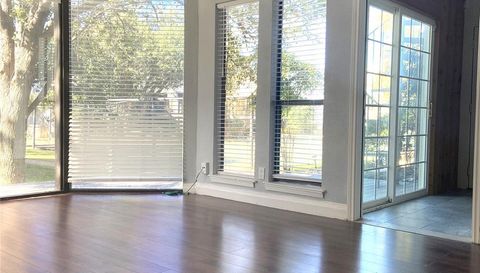 108 World Of Tennis SQ