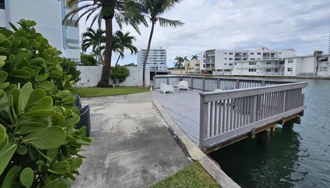 6905 Bay Dr