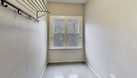 3358 N Monticello Avenue