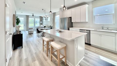 522 Aurora Wy