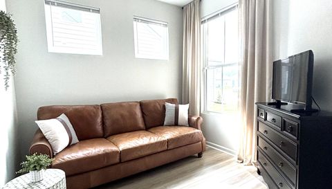 522 Aurora Wy