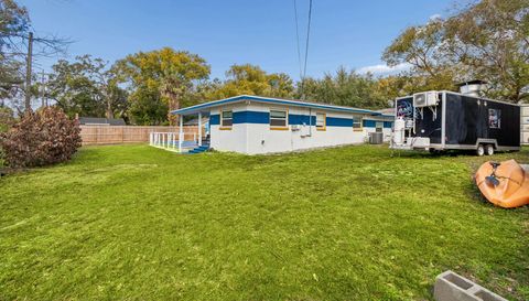 1102 E River Cove St