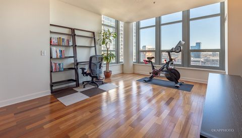 1600 S Prairie Avenue