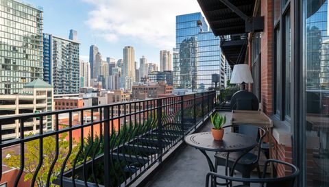333 W Hubbard Street