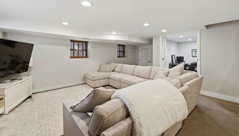 2142 N RACINE Avenue